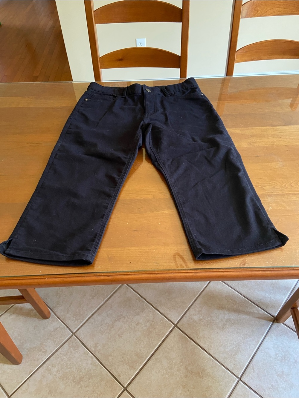 Liz Claiborne Black Capri Pants. Very Comfortable Waistband.
